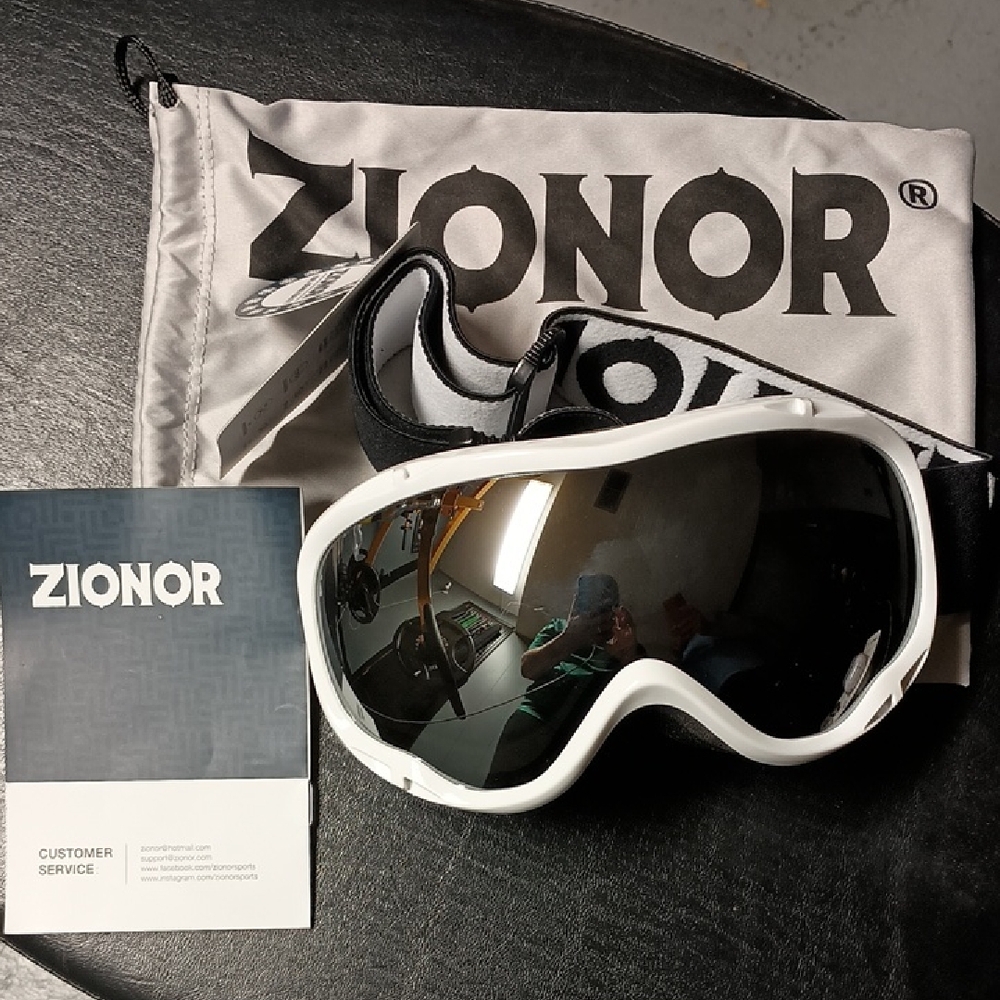 Men’s White Ski Goggles with Black Mirrored Lens